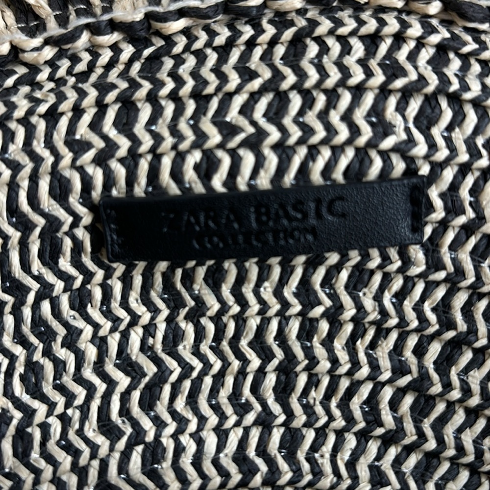 Zara purse- black and cream-black handles – straw - Picture 4 of 6